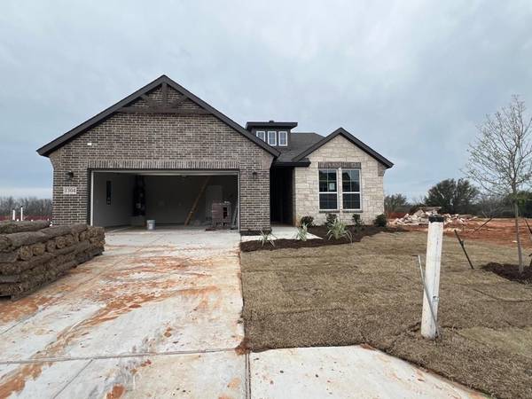 1304 Hickory Court, Weatherford, TX 76086