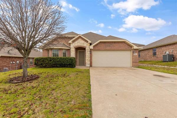 10424 Trevino Lane, Benbrook, TX 76126