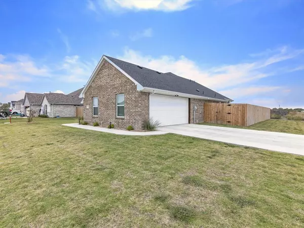 Palmer, TX 75152,210 Poinsetta Drive