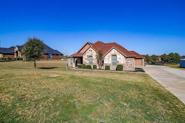 7005 Twin Hills Drive, Joshua, TX 76058