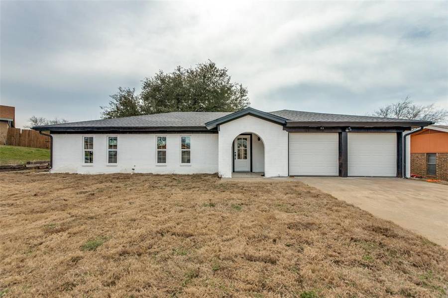 3316 Salem Court, Forest Hill, TX 76140