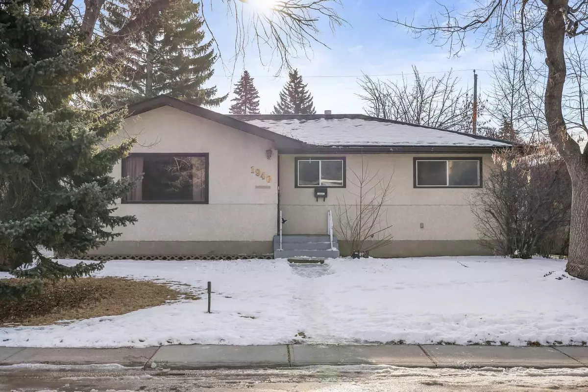 Calgary, AB T2B 1P6,1940 Cottonwood CRES SE