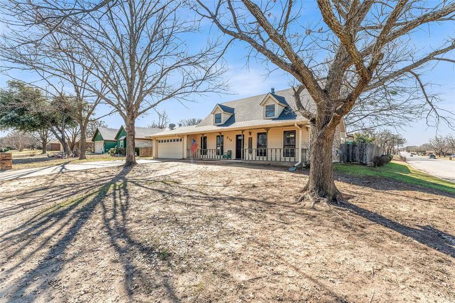 216 Brentwood Street, Stephenville, TX 76401