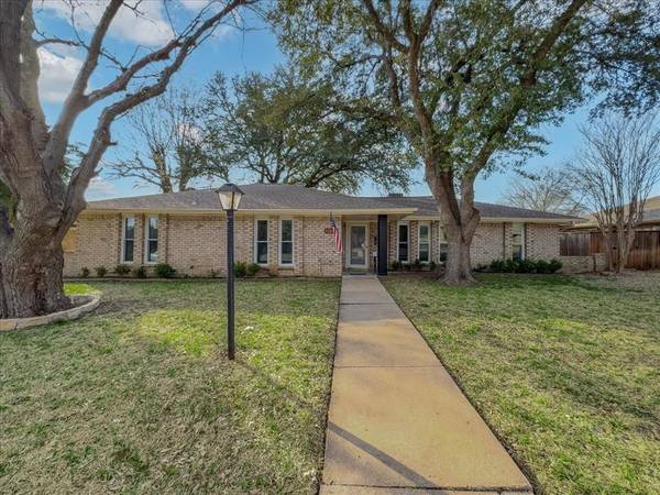 1133 Shadywood Lane, Desoto, TX 75115