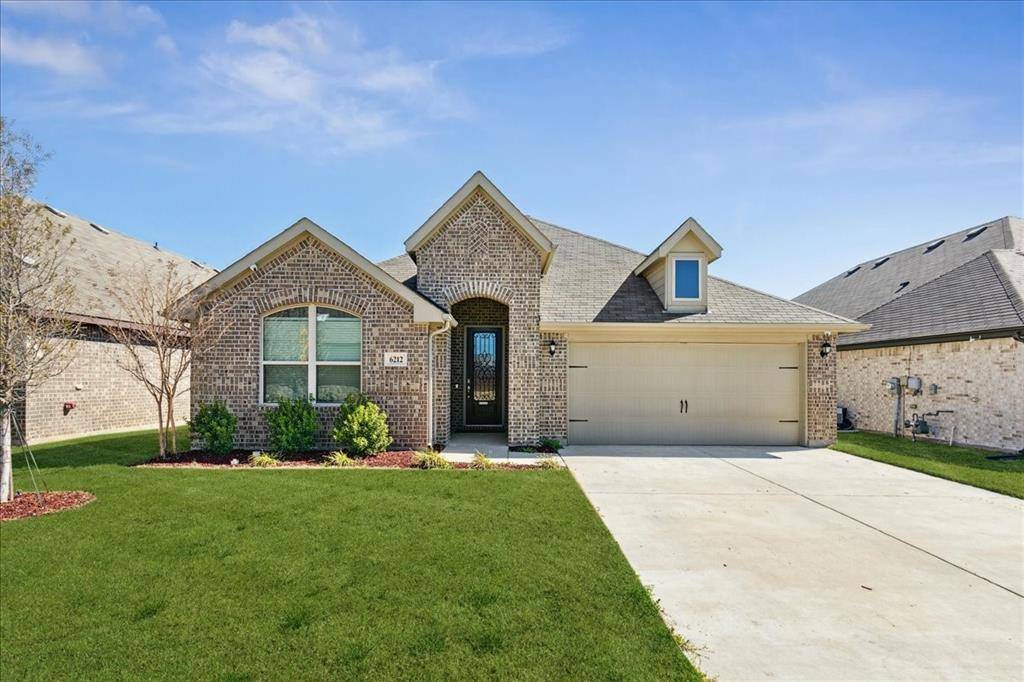 6212 Cobbetts Pond Lane, Fort Worth, TX 76179