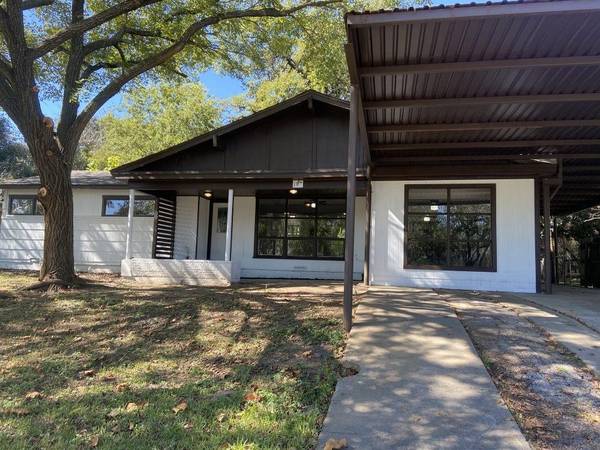 102 Hillside Drive, Alvarado, TX 76009