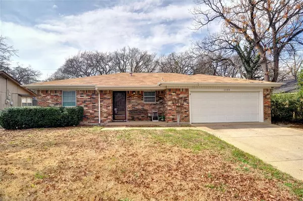 2806 Bent Tree Lane, Arlington, TX 76016