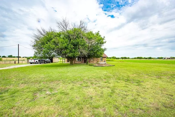 Krum, TX 76249,17585 FM 1173