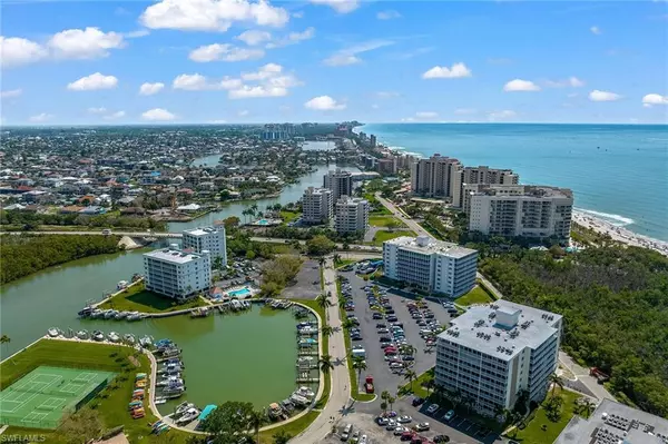 3 Bluebill AVE 312, Naples, FL 34108