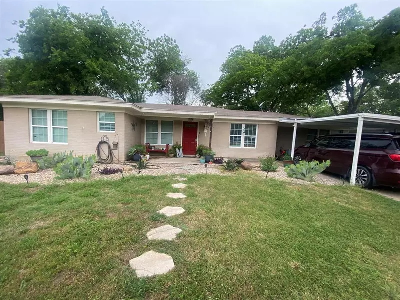 1026 Wade Hampton Street, Benbrook, TX 76126