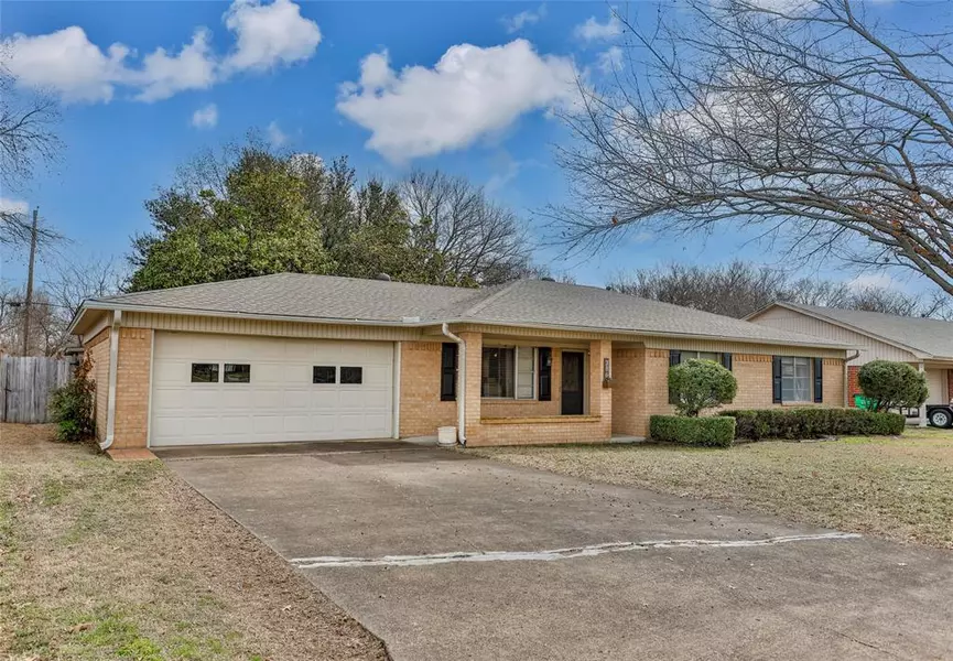 306 Elmwood Street, Gainesville, TX 76240