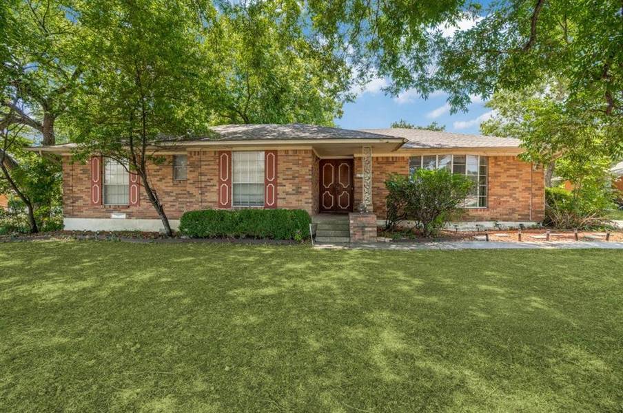 328 E Pleasant Run Road, Desoto, TX 75115