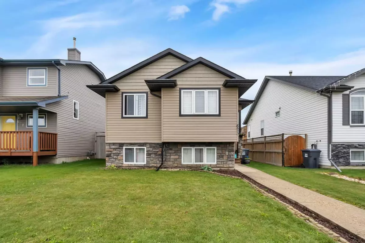 Springbrook, AB T4S 0B5,623 Oak ST