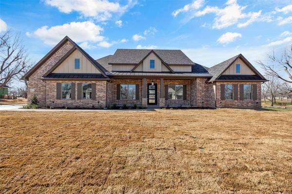 2717 Village Road, Granbury, TX 76049