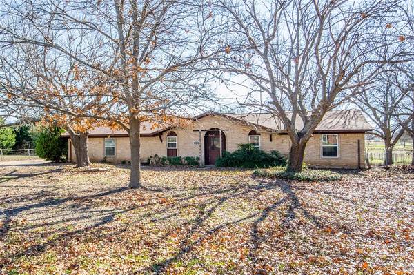 4050 Walnut Lane, Midlothian, TX 76065