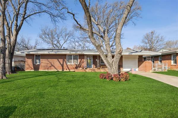 625 Norwood Drive, Hurst, TX 76053