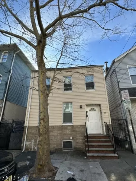 74 Elm St, Newark City, NJ 07105