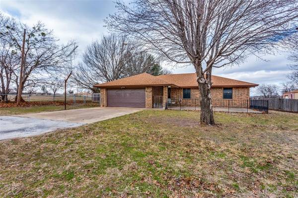 1531 E Reno Road, Reno, TX 76020