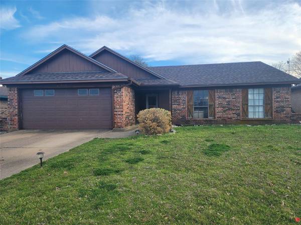 1349 N Creek Drive,  Saginaw,  TX 76179