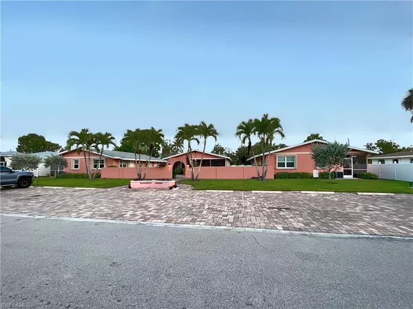 748 102nd AVE N, Naples, FL 34108