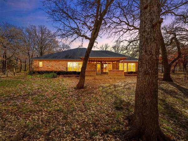 262 Wolf Front Road, Van Alstyne, TX 75495