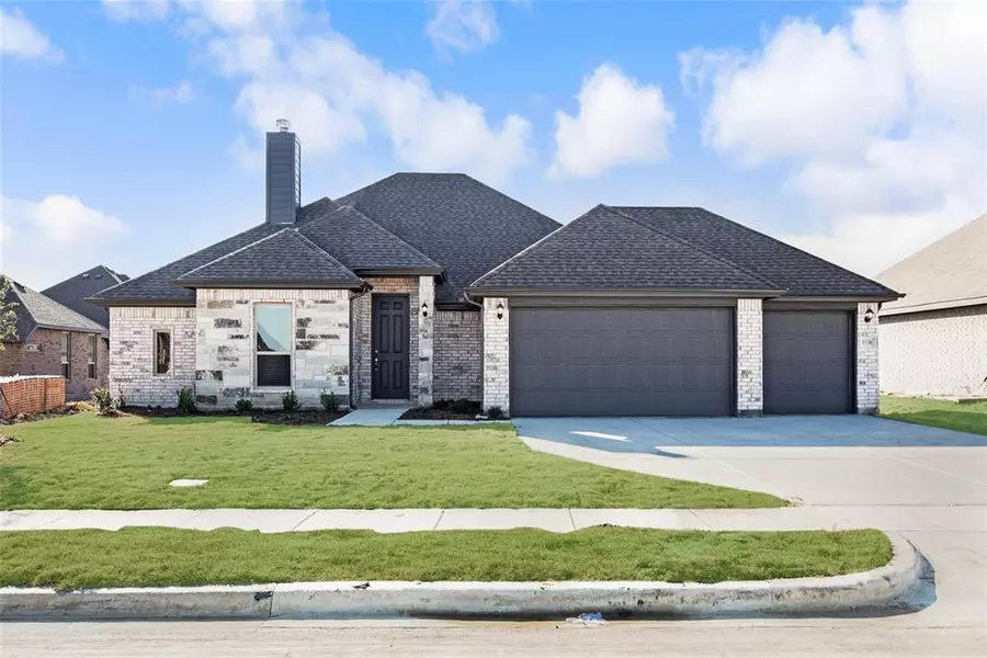 1530 Woodmere Drive, Krum, TX 76249