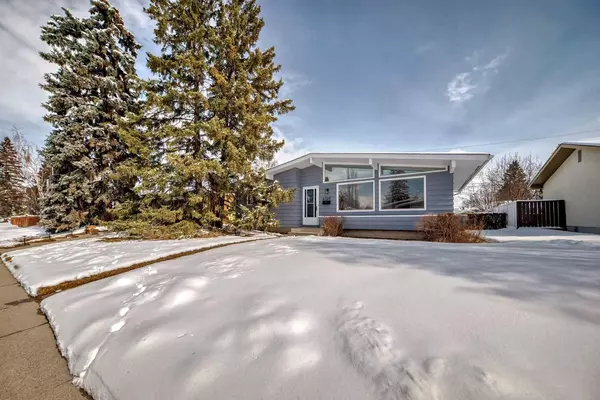 Calgary, AB T3E 5R4,6520 Lombardy CRES SW