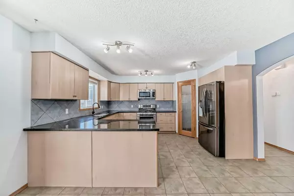 Airdrie, AB T4B 2N8,207 Canoe DR SW