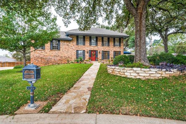 3204 Wild Oak Court,  Dalworthington Gardens,  TX 76016