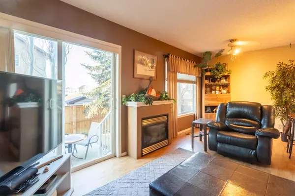 Chestermere, AB T1X 1N1,124 Stonemere PL