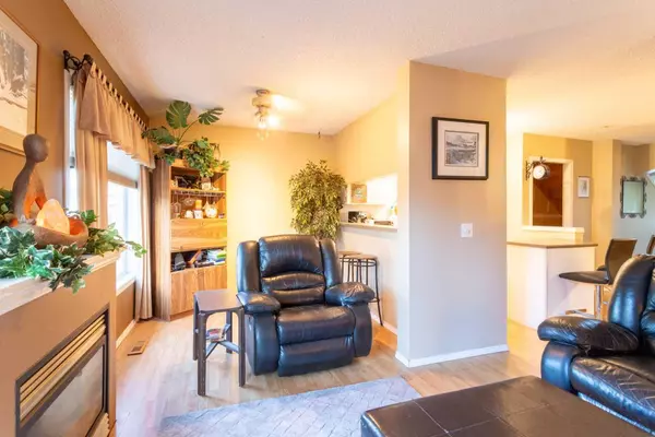 Chestermere, AB T1X 1N1,124 Stonemere PL