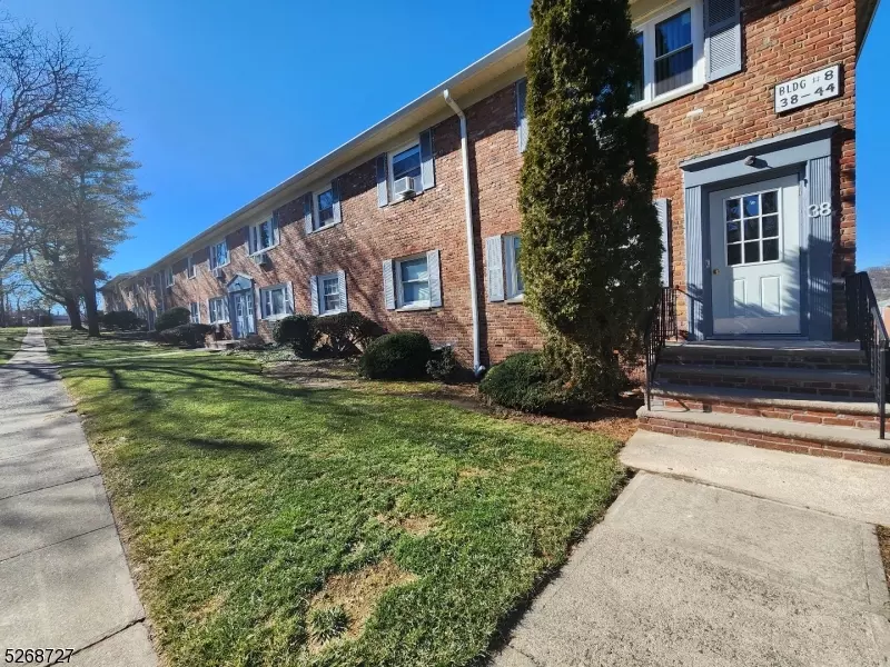 38 Wedgewood #110, Verona Twp., NJ 07044