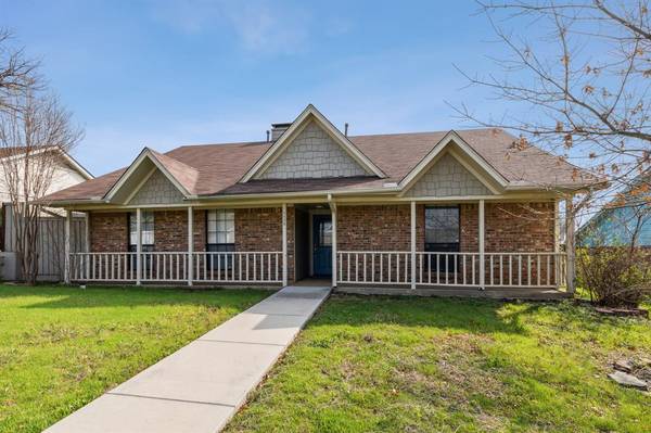 1138 Woodrow Drive,  Lewisville,  TX 75067