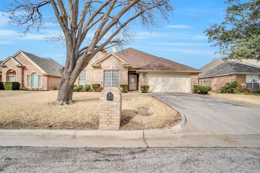 2123 Ballycastle Drive, Arlington, TX 76017