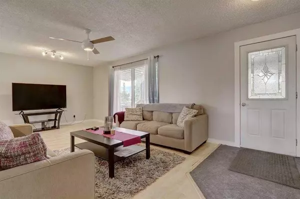 Grande Prairie, AB T8V4R2,9501 117 AVE