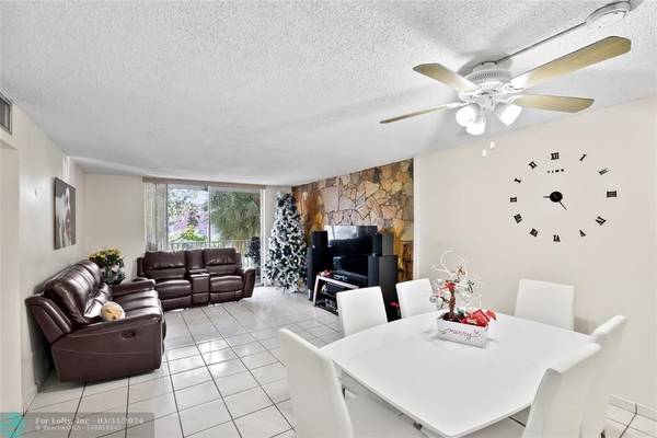 8405 NW 8th St  #305, Miami, FL 33126