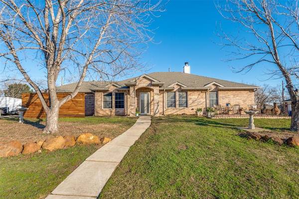 1004 Hillside Drive, Justin, TX 76247