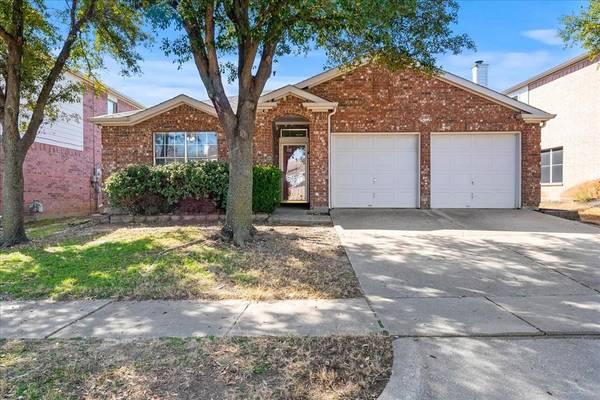 829 Paint Horse Trail, Saginaw, TX 76131