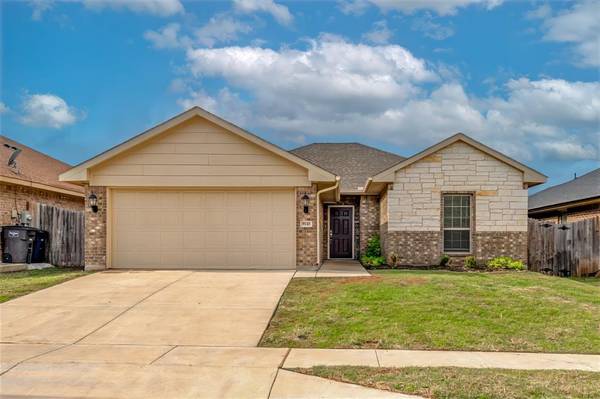 9140 Saint Kitts Road, Fort Worth, TX 76123