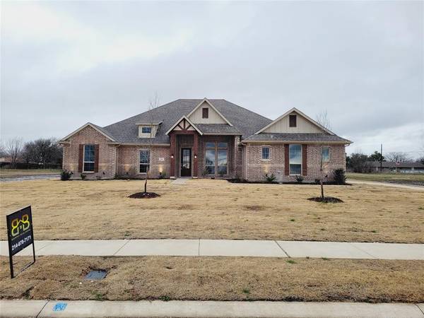 583 Crystal Lake Lane, Red Oak, TX 75154