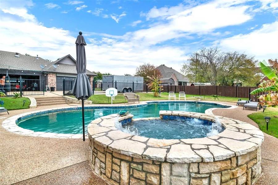 702 Meadow View Drive, Cleburne, TX 76033