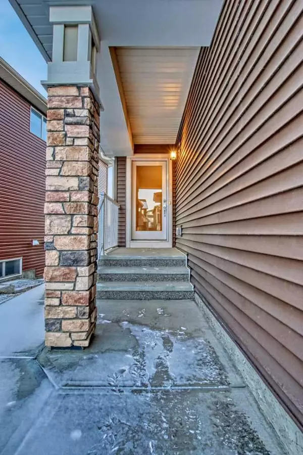 Calgary, AB T3P1M7,15 LUCAS CRES NW