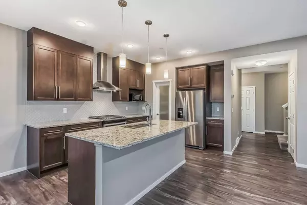 Calgary, AB T3P1M7,15 LUCAS CRES NW