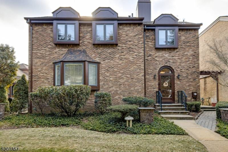 5 Amelia Ct, Madison Boro, NJ 07940
