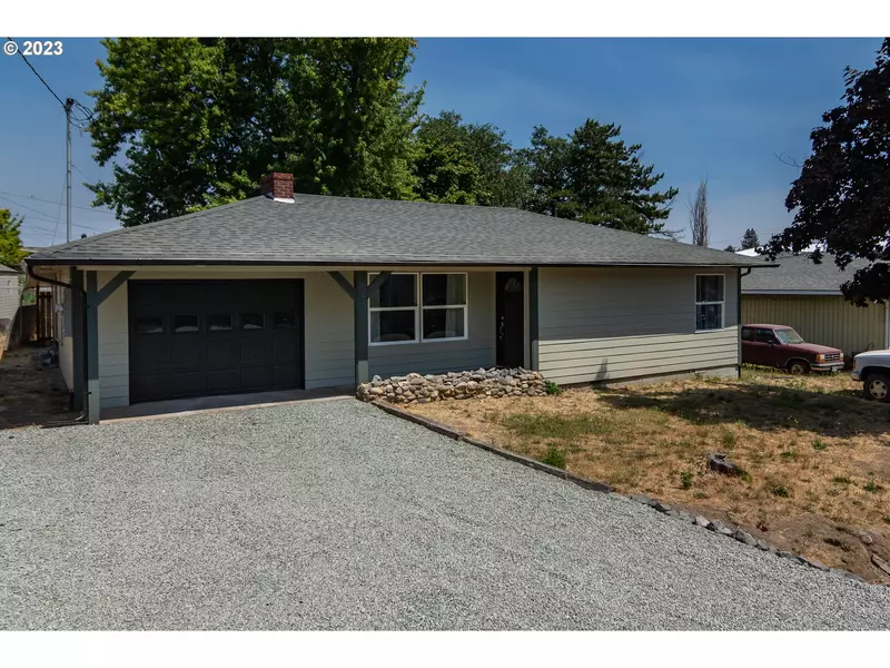 31 SW OAK ST, Winston, OR 97496