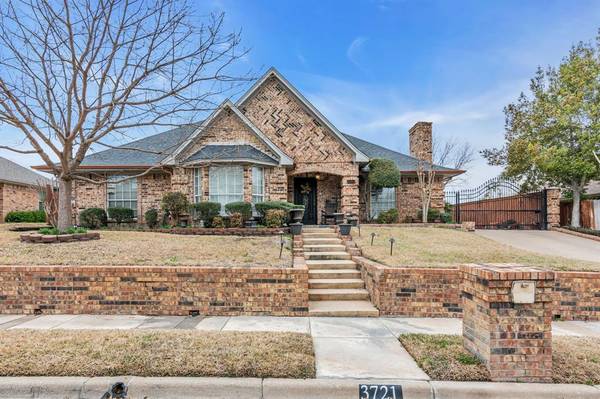 3721 Oak Cove Lane, Bedford, TX 76021