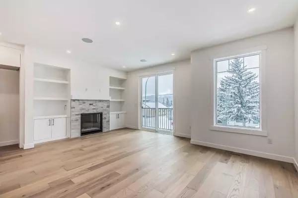 Calgary, AB T3B 0X4,5016 21 AVE NW