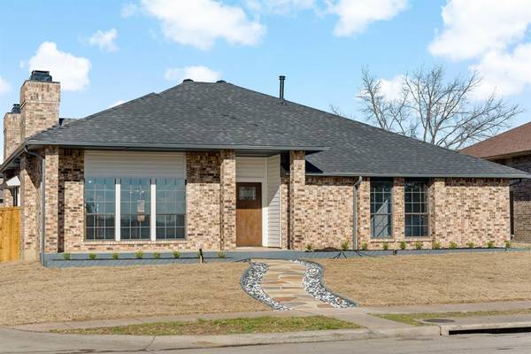 4203 Arbor Creek Drive, Carrollton, TX 75010