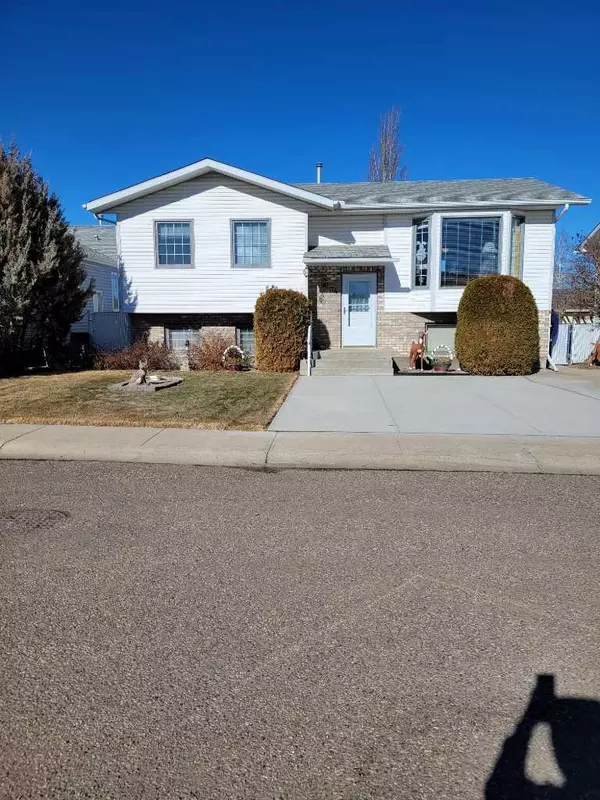 Medicine Hat, AB T1B 4H7,34 Sage Close SE