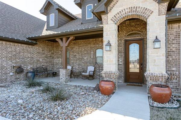 499 Christian Way, Azle, TX 76020